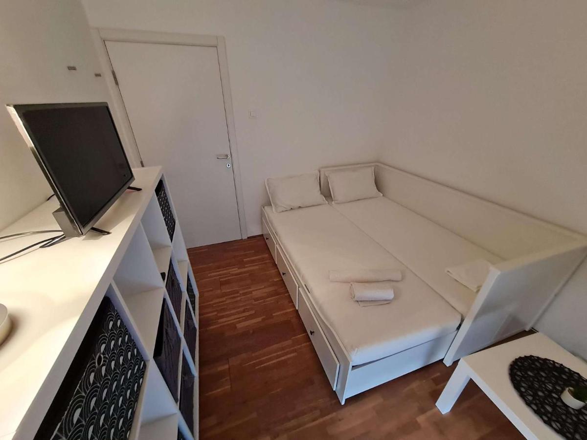 Apartmani Lovre I Zara ภายนอก รูปภาพ