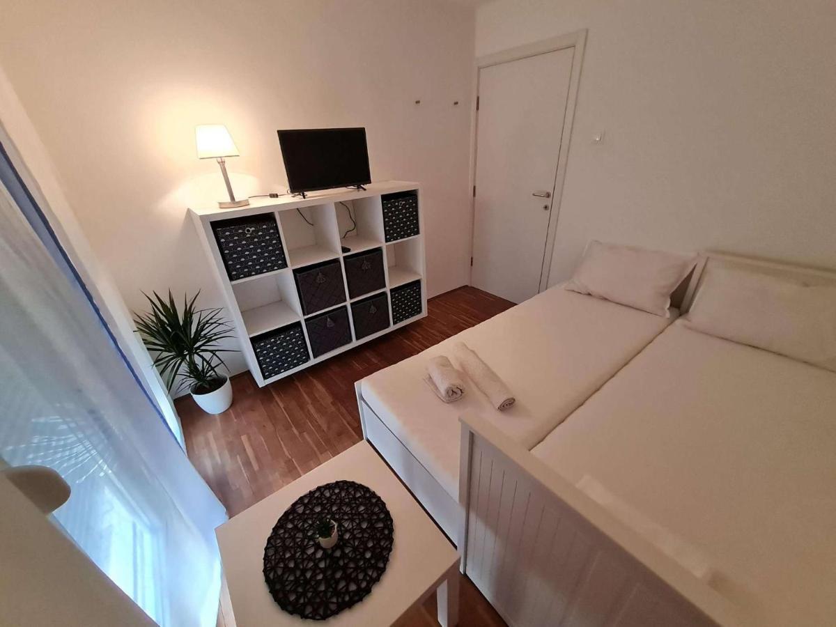 Apartmani Lovre I Zara ภายนอก รูปภาพ